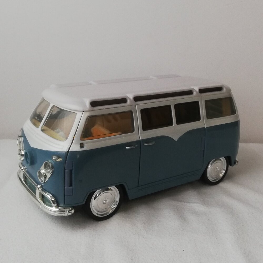 2004 LIL’ BRATZ LIL’ Campervan Bus MGA Entertainment